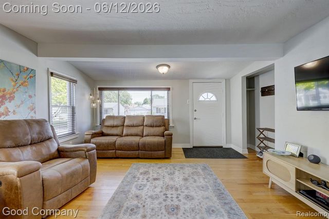 45 W Morehouse Avenue, Hazel Park, MI 48030