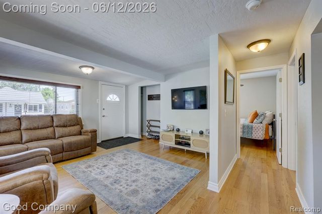 45 W Morehouse Avenue, Hazel Park, MI 48030