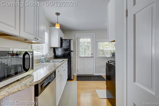 45 W Morehouse Avenue, Hazel Park, MI 48030