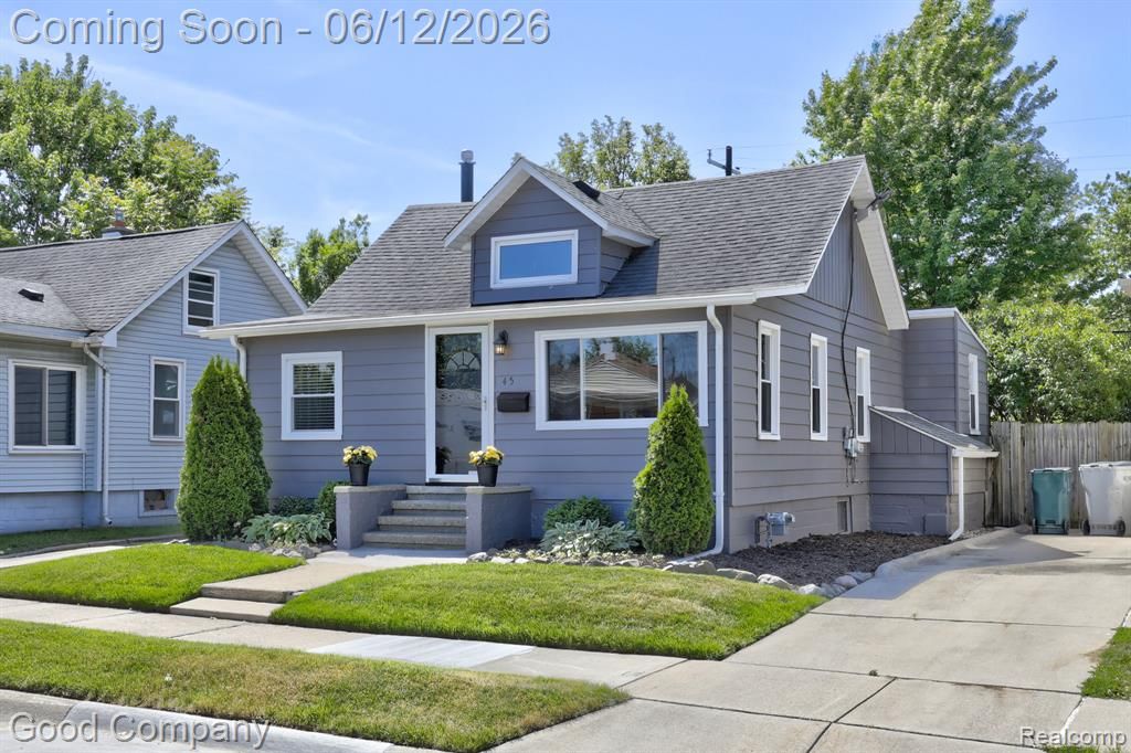 45 W Morehouse Avenue, Hazel Park, MI 48030