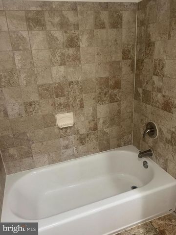 14432 FOUR CHIMNEY DR, Centreville, VA 20120