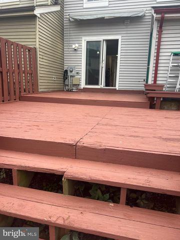 14432 FOUR CHIMNEY DR, Centreville, VA 20120