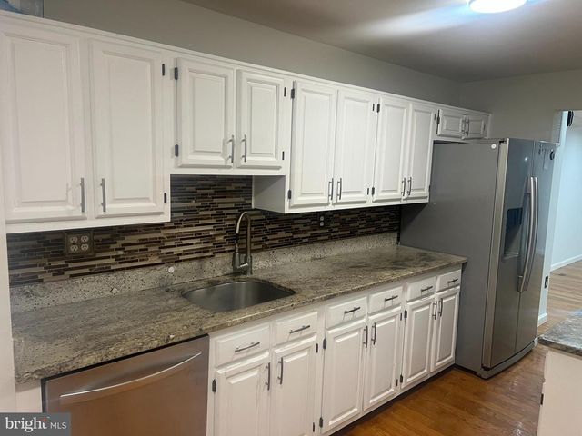 14432 FOUR CHIMNEY DR, Centreville, VA 20120