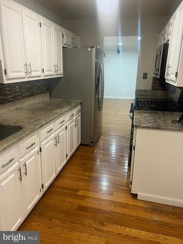 14432 FOUR CHIMNEY DR, Centreville, VA 20120