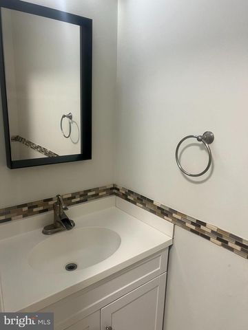 14432 FOUR CHIMNEY DR, Centreville, VA 20120