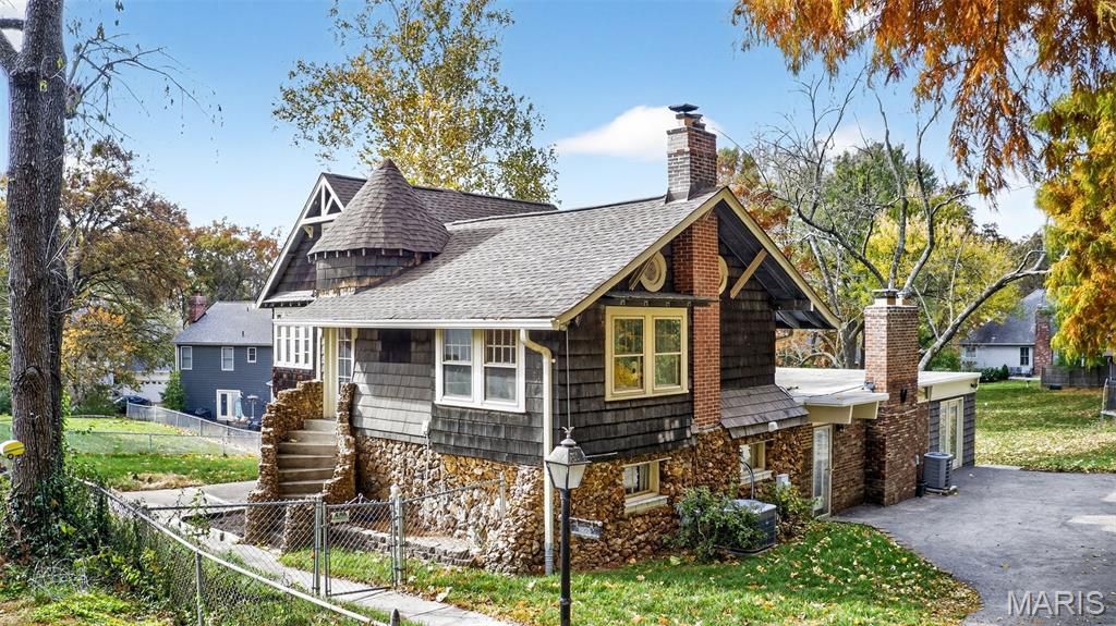 8673 General Grant Lane, Crestwood, MO 63123