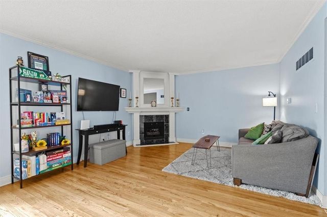 7815 W 61st Terrace, Overland Park, KS 66202