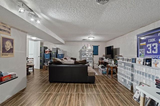 7815 W 61st Terrace, Overland Park, KS 66202