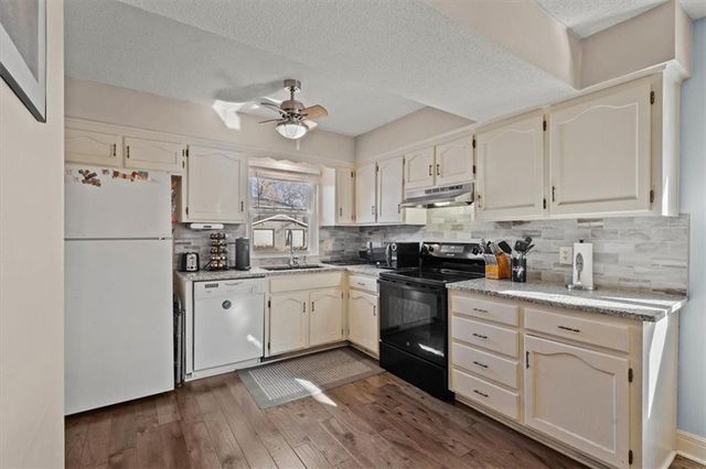 7815 W 61st Terrace, Overland Park, KS 66202