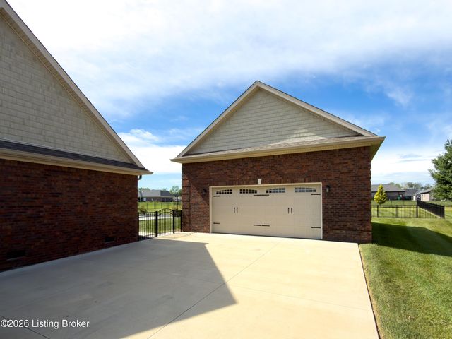 260 Brennan Ct, Shepherdsville, KY 40165