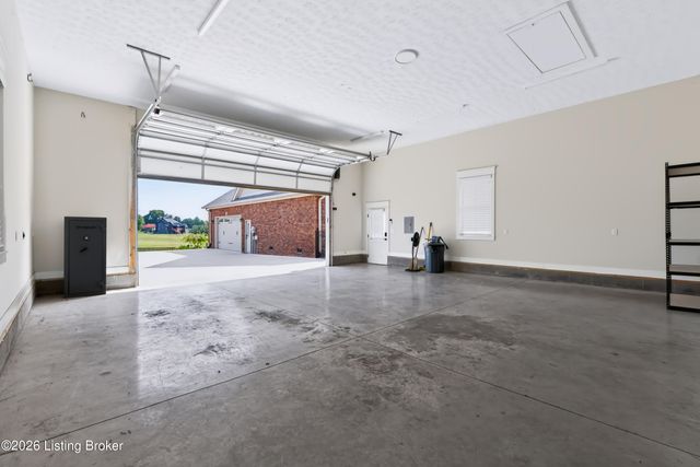 260 Brennan Ct, Shepherdsville, KY 40165