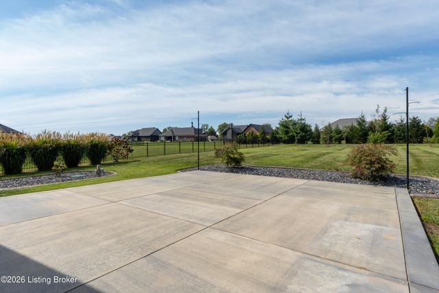 260 Brennan Ct, Shepherdsville, KY 40165