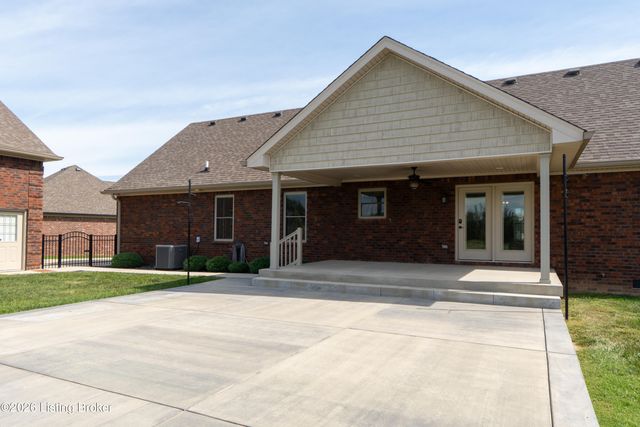 260 Brennan Ct, Shepherdsville, KY 40165
