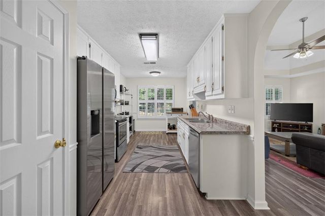 4290 Perrinton Trail, Loganville, GA 30052