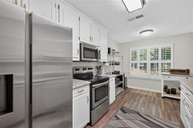 4290 Perrinton Trail, Loganville, GA 30052