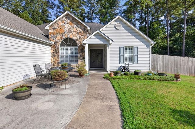 4290 Perrinton Trail, Loganville, GA 30052