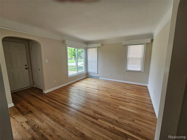 9938 Royal Grand, Redford, MI 48239