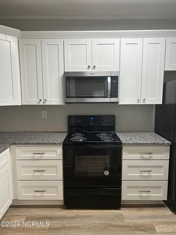 240 W New Hampshire Avenue, Southern Pines, NC 28387