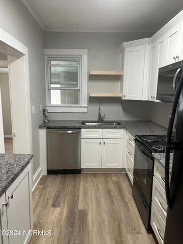 240 W New Hampshire Avenue, Southern Pines, NC 28387