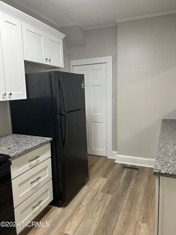 240 W New Hampshire Avenue, Southern Pines, NC 28387