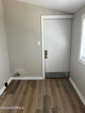 240 W New Hampshire Avenue, Southern Pines, NC 28387