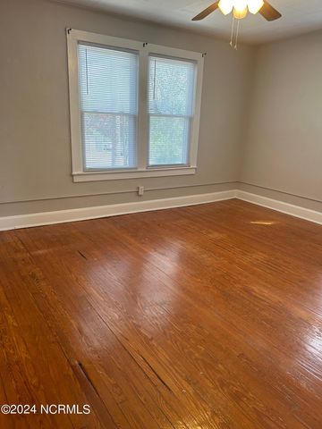 240 W New Hampshire Avenue, Southern Pines, NC 28387