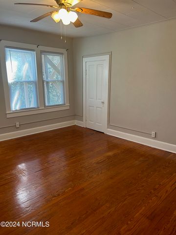 240 W New Hampshire Avenue, Southern Pines, NC 28387