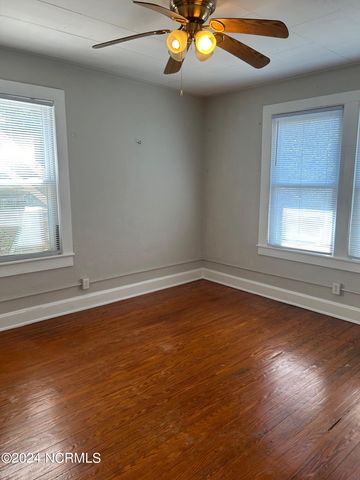 240 W New Hampshire Avenue, Southern Pines, NC 28387