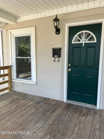 240 W New Hampshire Avenue, Southern Pines, NC 28387