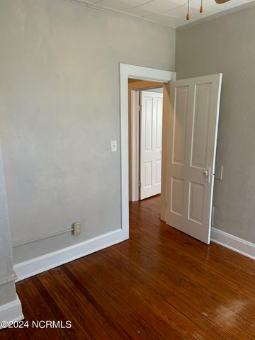 240 W New Hampshire Avenue, Southern Pines, NC 28387