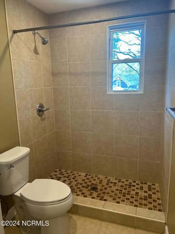 240 W New Hampshire Avenue, Southern Pines, NC 28387