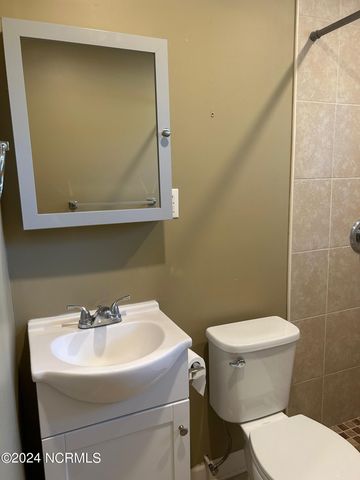 240 W New Hampshire Avenue, Southern Pines, NC 28387