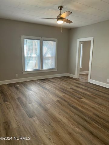 240 W New Hampshire Avenue, Southern Pines, NC 28387