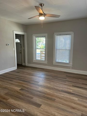 240 W New Hampshire Avenue, Southern Pines, NC 28387