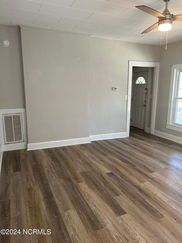 240 W New Hampshire Avenue, Southern Pines, NC 28387