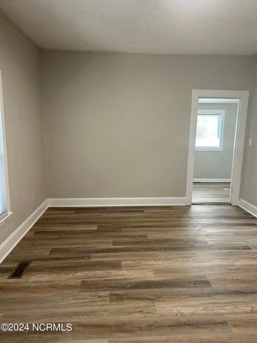 240 W New Hampshire Avenue, Southern Pines, NC 28387