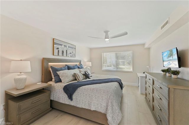 1686 Blue Point AVE B5, Naples, FL 34102