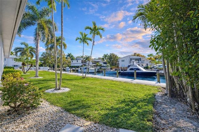 1686 Blue Point AVE B5, Naples, FL 34102