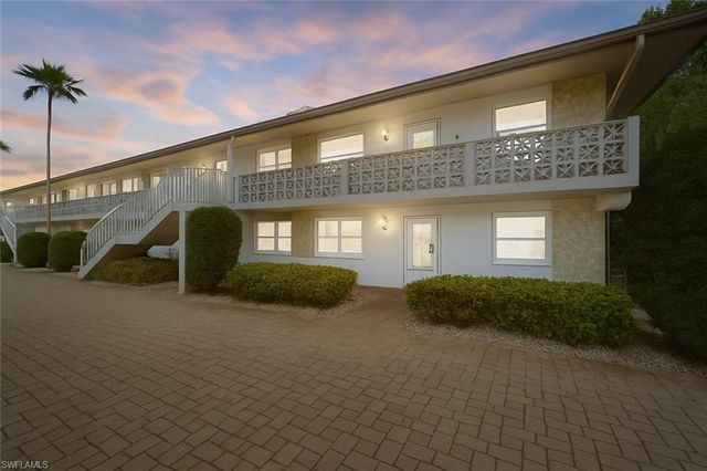 1686 Blue Point AVE B5, Naples, FL 34102