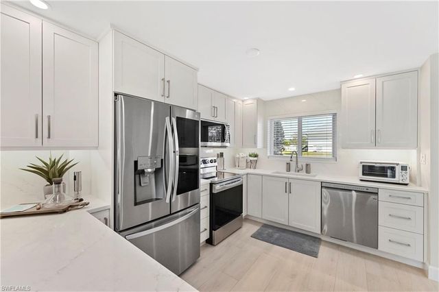 1686 Blue Point AVE B5, Naples, FL 34102