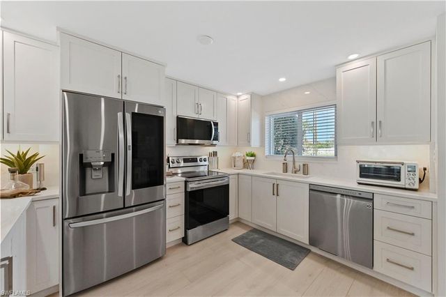 1686 Blue Point AVE B5, Naples, FL 34102