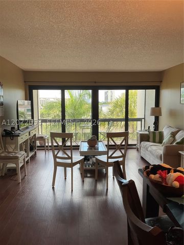 3050 Presidential Way 403, West Palm Beach, FL 33401
