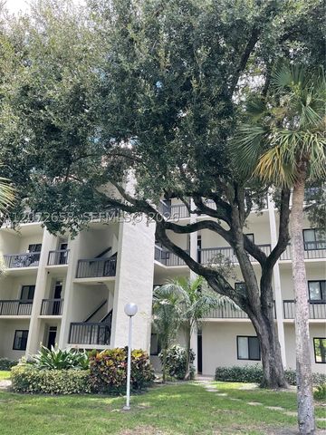 3050 Presidential Way 403, West Palm Beach, FL 33401