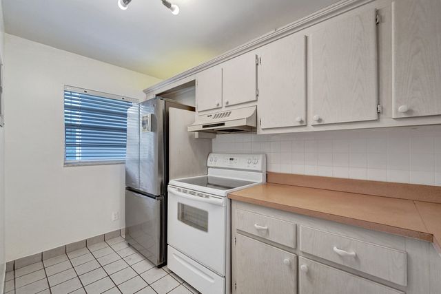 9470 Poinciana Place 308, Davie, FL 33324