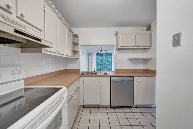9470 Poinciana Place 308, Davie, FL 33324
