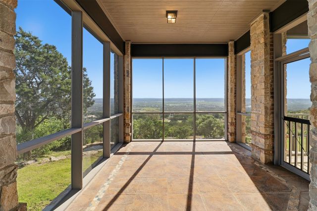 1071 Escalar DR, Buchanan Dam, TX 78609