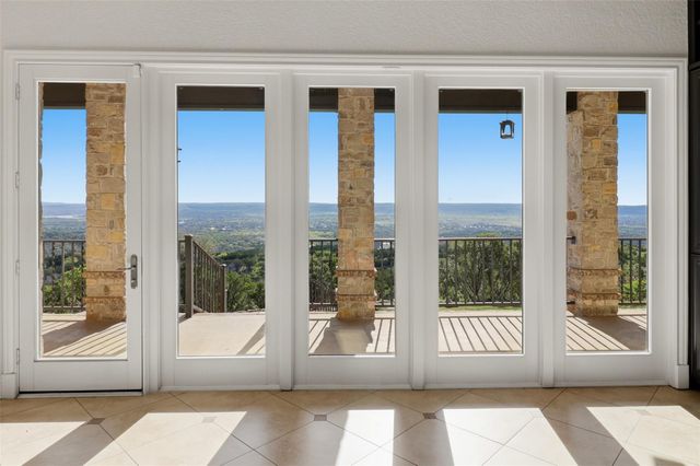 1071 Escalar DR, Buchanan Dam, TX 78609
