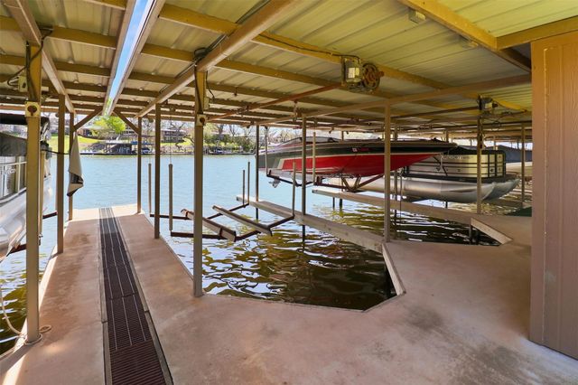 1071 Escalar DR, Buchanan Dam, TX 78609