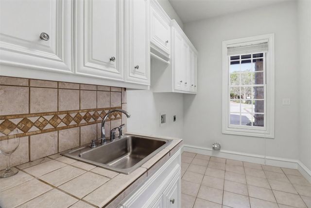 1071 Escalar DR, Buchanan Dam, TX 78609
