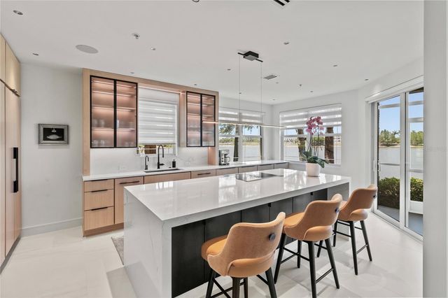 6427 MOORINGS POINT CIRCLE 101, Lakewood Ranch, FL 34202